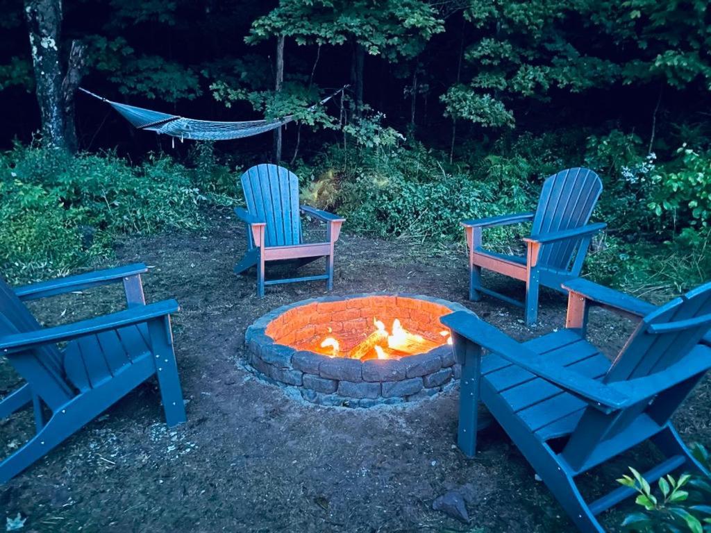 Livingston Manor Cozy Cottage With Jacuzzi And Fire Pit And Reading Nook! מראה חיצוני תמונה