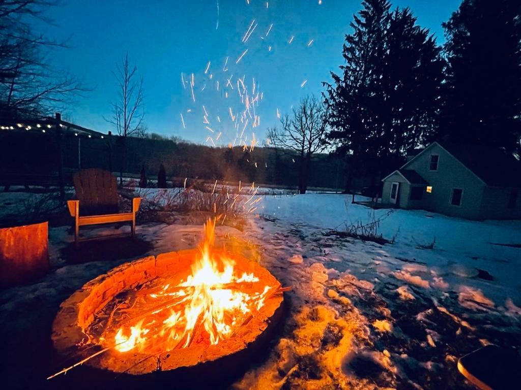 Livingston Manor Cozy Cottage With Jacuzzi And Fire Pit And Reading Nook! מראה חיצוני תמונה